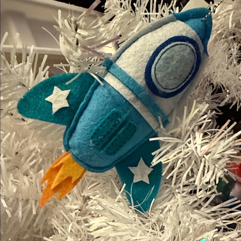 NWT Spaceship  set of 4 felt ornaments  5.5 x 3.5 great on tree or packages